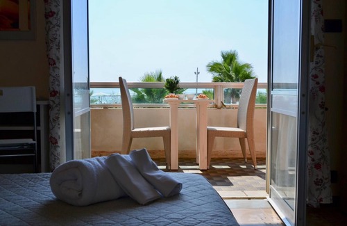 Magazzeno Hotel | Accessible Sunrise Resort with Pool & Family-Friendly Amenities