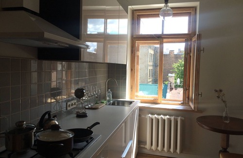 Centrs Apartment | Tranquil Sunrise Apartment with Breakfast in City Center