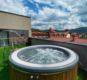 Polyana Apartment | Unforgettable Stays at Sunrise Aparts with Oceanfront Views