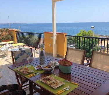 Le Castella Bed & Breakfast | Top-rated Sunrise B&B Le Castella with Oceanfront Views