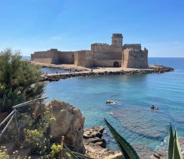 Le Castella Bed & Breakfast | Top-rated Sunrise B&B Le Castella with Oceanfront Views