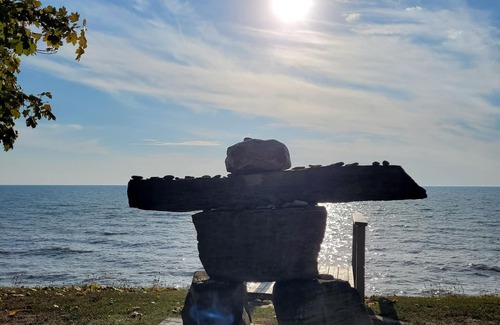 Romney Cottage | Panoramic Lake Erie Views at Sunrise Bay with Private Beach