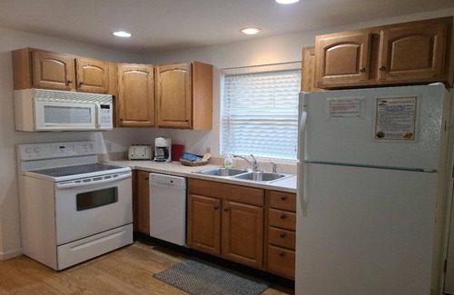 Oscoda House | Bright Sunrise Beach Condo with Ocean View and Family Amenities