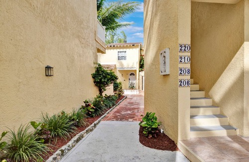 Paradise Island Villa | Top-Rated Sunrise Beach Resort with Ocean View & Spa Access