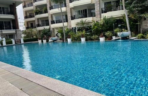 Na Chom Thian Apartment | Family-Friendly Sunrise Beach Resort with Oceanfront Views