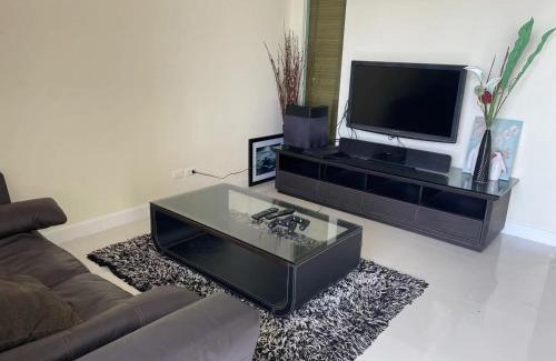 Na Chom Thian Apartment | Family-Friendly Sunrise Beach Resort with Oceanfront Views
