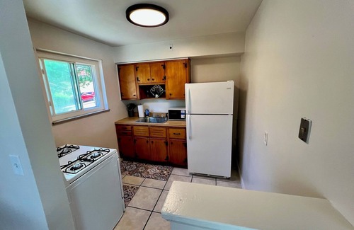 Westwood Apartment | Sunrise Blossom 2 Bedroom Apartment 13 Minutes to Downtown