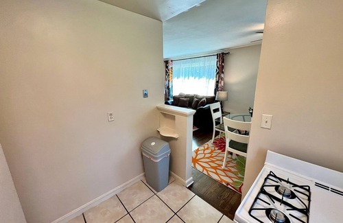 Westwood Apartment | Sunrise Blossom 2 Bedroom Apartment 13 Minutes to Downtown