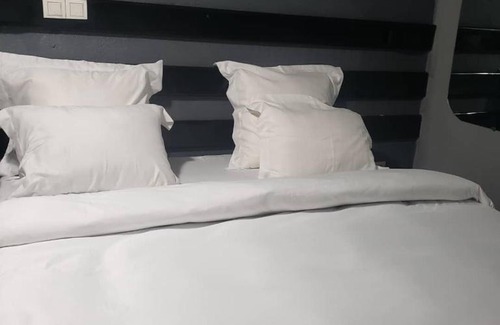 Bonapriso Hotel | Welcoming Sunrise Center Bonapriso: Breakfast & Family Fun