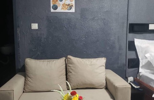 Bonapriso Hotel | Welcoming Sunrise Center Bonapriso: Breakfast & Family Fun