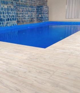 Sayq Apartment | Sunny Escape at Sunrise Chalet: Pet-Friendly & Poolside Fun