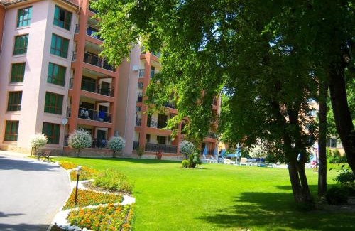 Golden Sands Apartment | Exceptional Sunrise Complex Apartments with Oceanfront Views
