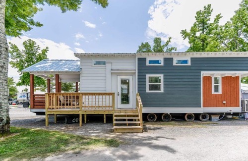 Gadsden Cabin | Idyllic Sunrise Cottage with Pool at River Rocks Landing