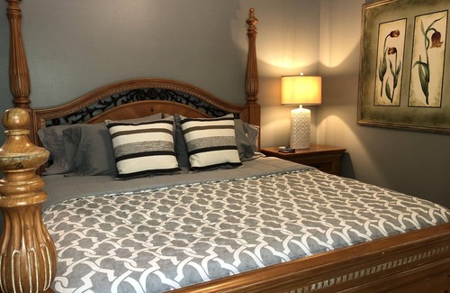 Southport Cottage | Relaxing Sunrise Cottage at Deer Point Lake with Pool Access