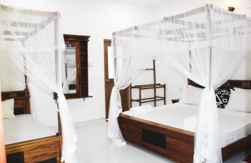Sigiriya Hotel | Guest Rated Sunrise Cottage: Poolside Bliss Awaits You