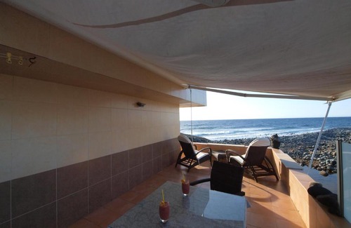 Los Gavilanes Apartment | Experience Sunrise at the Sea with Oceanfront Views
