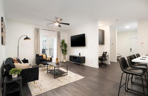 Whitestown Apartment | Sunrise Glow Spacious 2BR 2BA 2 King Beds Gym WFH
