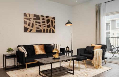 Whitestown Apartment | Sunrise Glow Spacious 2BR 2BA 2 King Beds Gym WFH