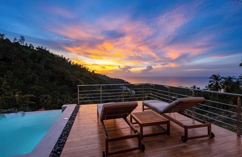 Maret House | "Sunrise Hills" Tranquil 4br pool villa sea view