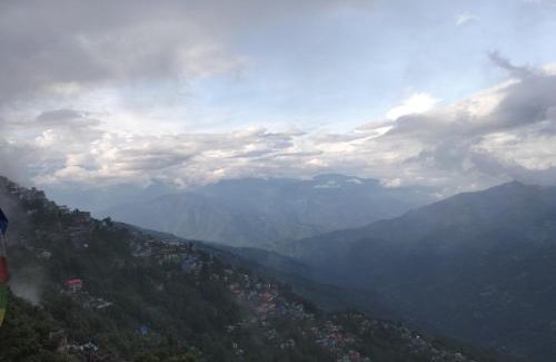 Darjeeling House | Highly Rated Sunrise Homestay - Perfect for Families
