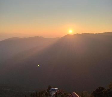 Darjeeling House | Highly Rated Sunrise Homestay - Perfect for Families
