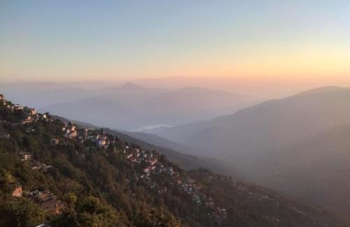 Darjeeling House | Highly Rated Sunrise Homestay - Perfect for Families
