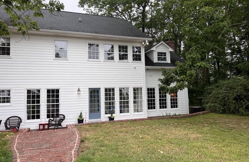 Dalton House | Experience Sunrise in the Treetops: Family-Friendly Retreat