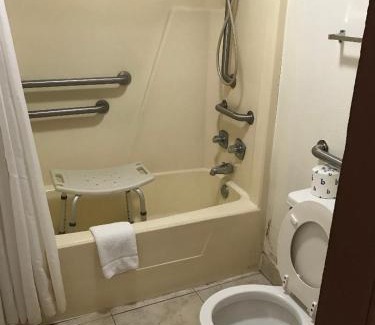 Bradenton Hotel | Cozy Sunrise Inn - Bradenton: Family-Friendly Getaway