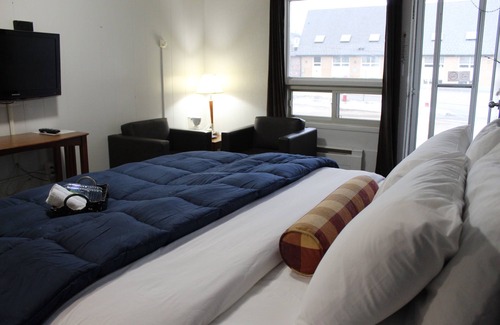 Parry Sound Hotel | Cozy Sunrise Inn: Family-Friendly with Complimentary Breakfast