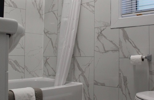 Parry Sound Hotel | Cozy Sunrise Inn: Family-Friendly with Complimentary Breakfast