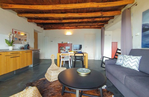 Calozzo Apartment | Relaxing Sunrise Lodge Flat with Ocean Views on Lake Como