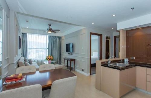 Son Tra Apartment | Oceanfront Sunrise Apartment with Hot Tub & Pool Access