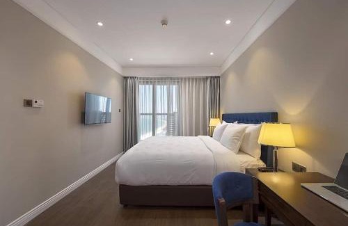 Son Tra Apartment | Oceanfront Sunrise Apartment with Hot Tub & Pool Access