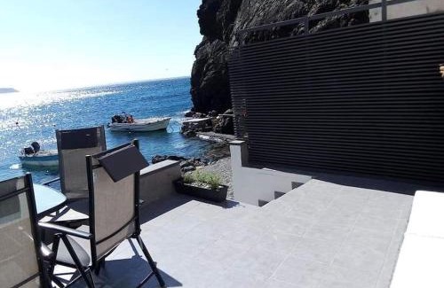 Vlachiana Apartment | Oceanfront Sunrise Seaside Apartment with Scenic Views