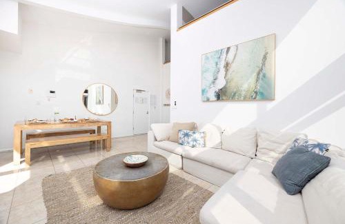 Tuncurry Apartment | Elegant Sunrise Penthouse with Pool & Family-Friendly Amenities