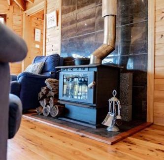 Bicheno House | Inviting Sunrise Place - Above the Trees with Family Amenities