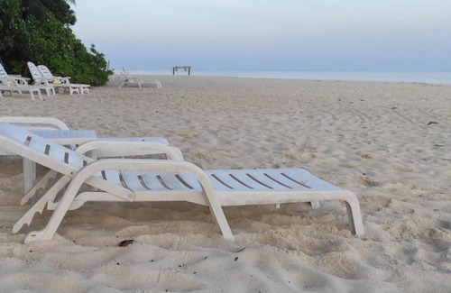 Fodhdhoo House | Relaxing Sunrise PRIVHOTEL with Private Beach & Ocean Views