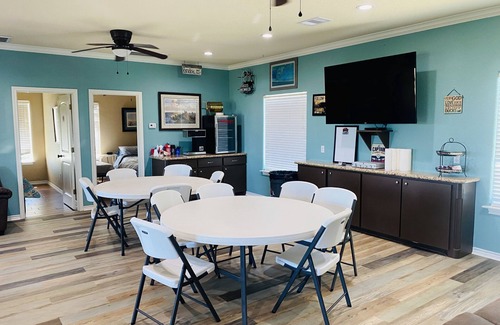 Matagorda House | Perfect Getaway at Sunrise Properties - Family-Friendly Stay