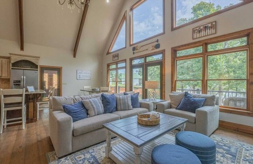Reed Creek House | Exquisite Sunrise Retreat with Lake Views & Hot Tub Access