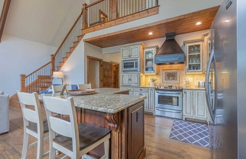 Reed Creek House | Exquisite Sunrise Retreat with Lake Views & Hot Tub Access