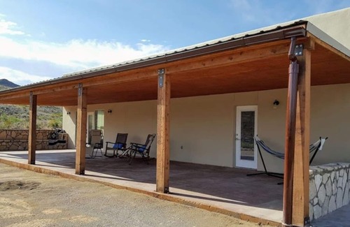 Alpine House | Sunrise Ridge: Modern Retreat with Family-Friendly Amenities