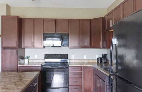 West Des Moines Apartment | Pet-Friendly Sunrise Serenity with Balcony & Pool Access