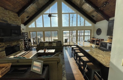 Cadiz House | Exclusive Sunrise Serenity Lake House with Beautiful Views