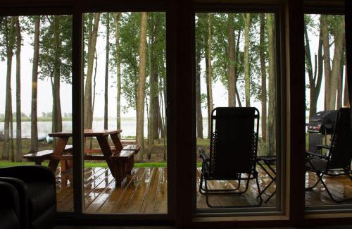 Au Gres House | Family-Friendly Sunrise Shore with an 8.8/10 Guest Rating