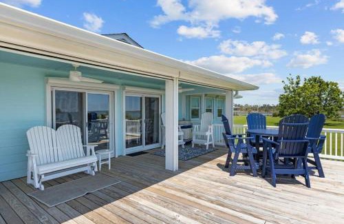 Marshallberg House | Pet-Friendly Sunrise Sound Cottage for Family Getaways