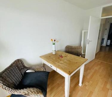 Neufreimann Apartment | Cozy Sunrise Studio for 2-3 with Hot Tub & Pet Friendly