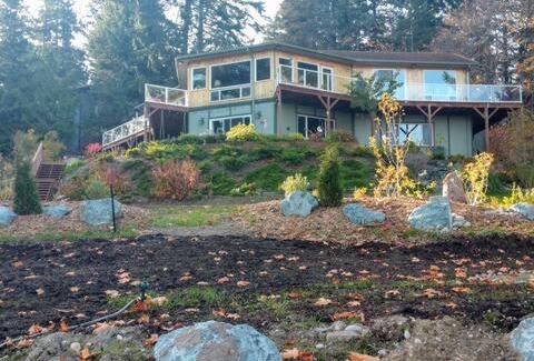 Anacortes House | Oceanfront Sunrise Suite with Private Beach and Hot Tub