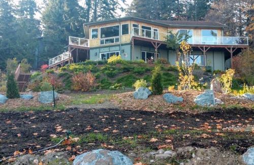 Anacortes House | Oceanfront Sunrise Suite with Private Beach and Hot Tub