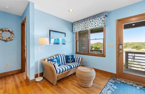 Pawleys Island House | Oceanfront Retreat: Enjoy Scenic Views and Creek Dock Access