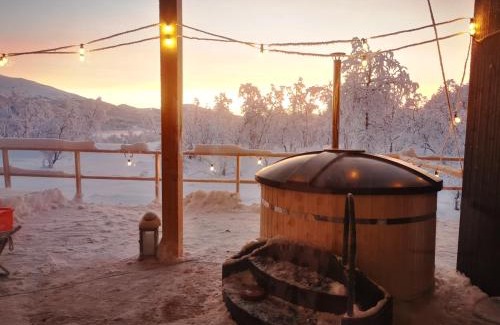 Kilpisjarvi Apartment | Relaxing Sunrise View Lapland: Sky Bedroom & Hot Tub